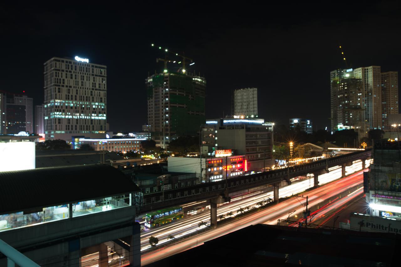 Vista Hotel Cubao Manila Exterior photo