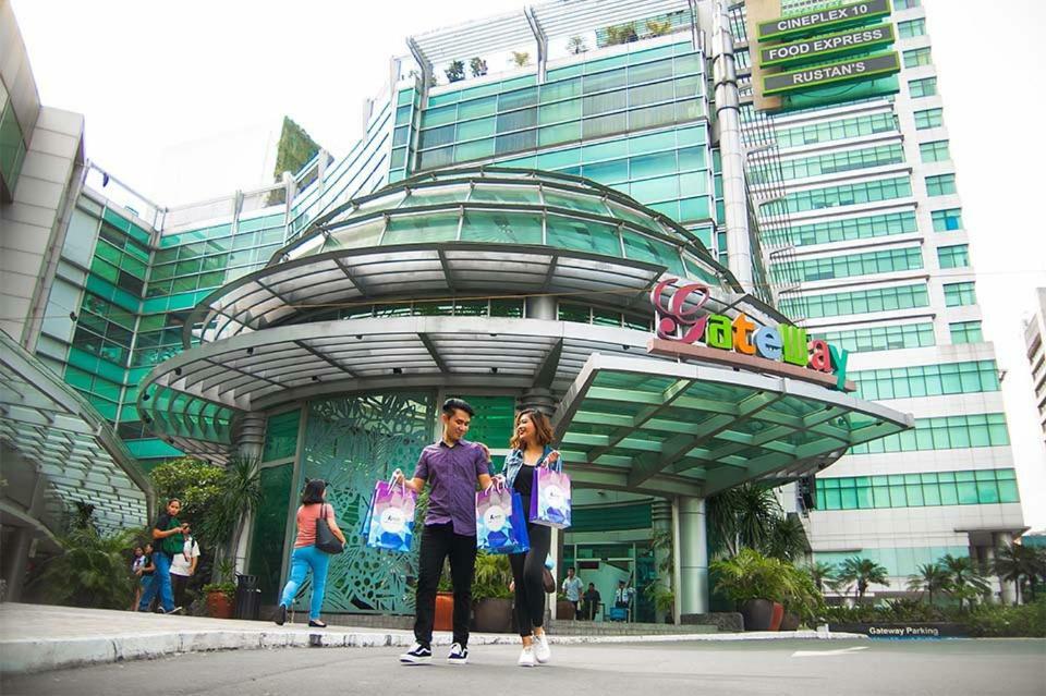 Vista Hotel Cubao Manila Exterior photo